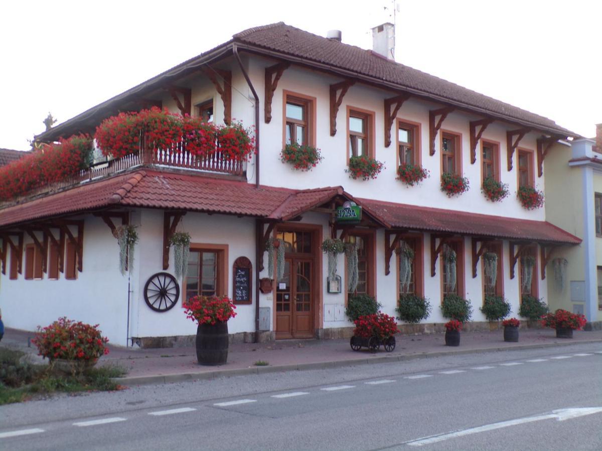 Penzion Restaurace u Helferů Libuň Exterior foto