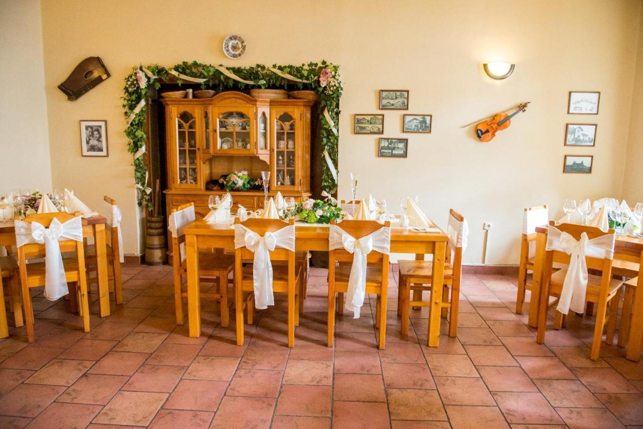 Penzion Restaurace u Helferů Libuň Exterior foto